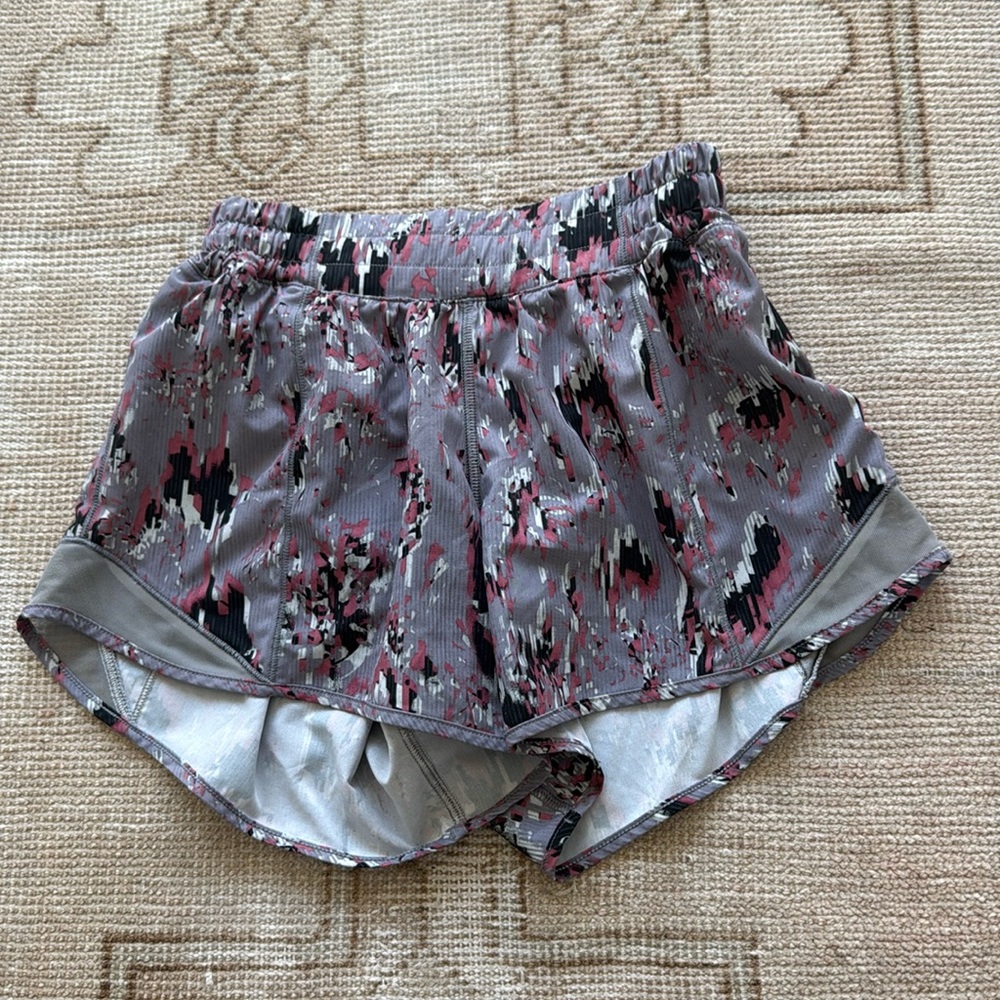 Lululemon Hotty Hot Lined Shorts Size 4